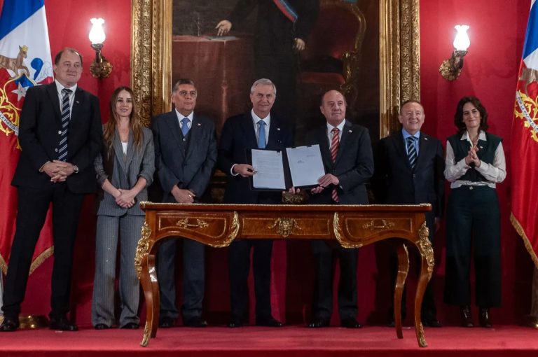 Presentación de proyecto de reconstrucción nacional